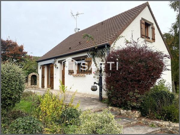 Une charmante maison dans son écrin de verdure !