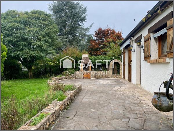 Une charmante maison dans son écrin de verdure !