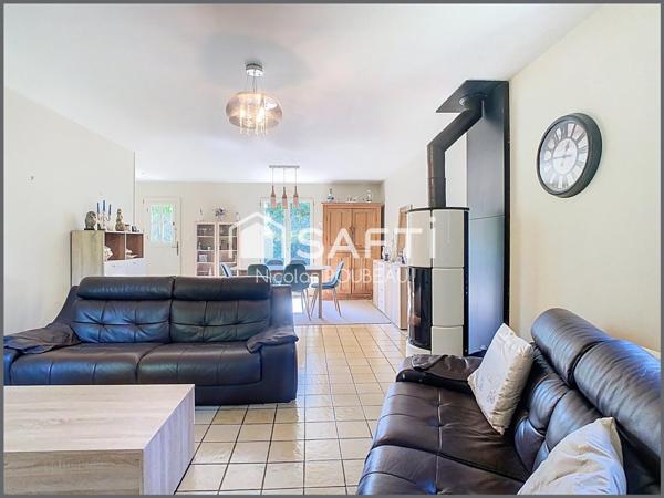 Une charmante maison dans son écrin de verdure !