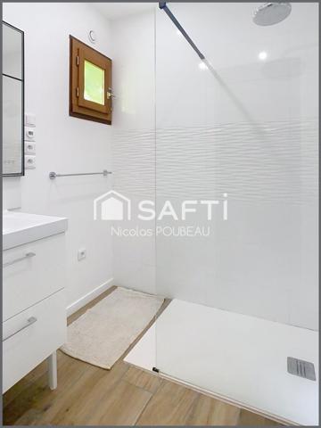 Une charmante maison dans son écrin de verdure !