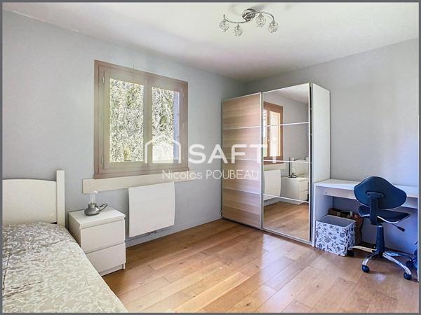 Une charmante maison dans son écrin de verdure !