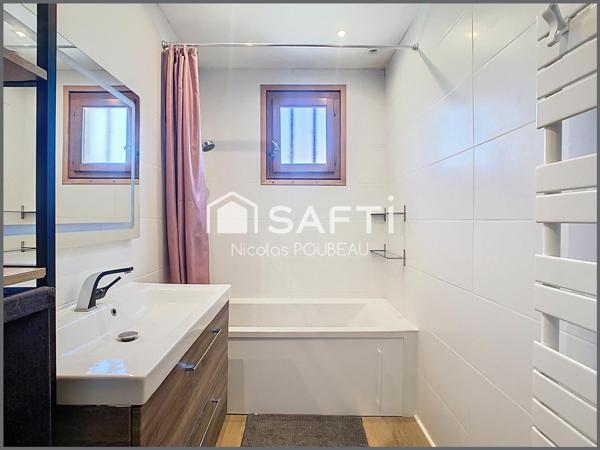 Une charmante maison dans son écrin de verdure !