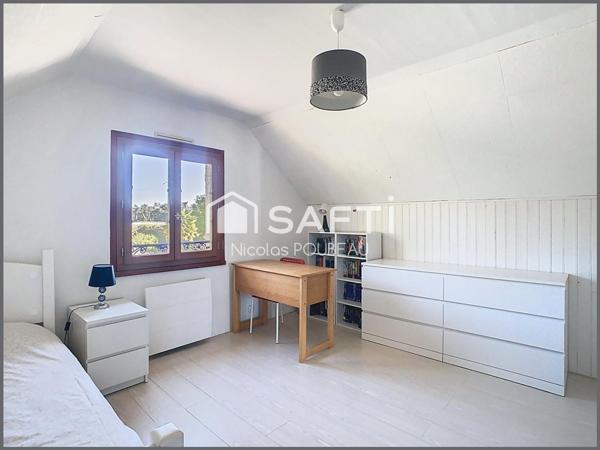 Une charmante maison dans son écrin de verdure !