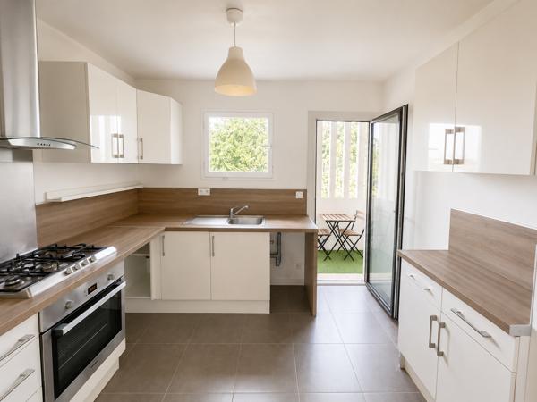 Appartement
         3 pièces
        - 81 m² Exclusivité 180 000 € *