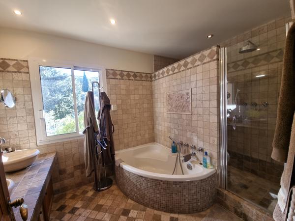 Saint-Florent (20217) Ensemble immobilier avec auberge et villa à Casta