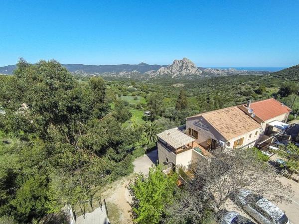 Saint-Florent (20217) Ensemble immobilier avec auberge et villa à Casta