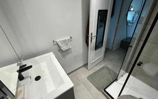 Appartement à vendre    2 pièces • 42 m2 Antibes