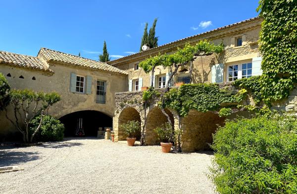 Uzès région : splendide mas du XVIIIe - du chic et du style à la campagne...potentiel exceptionnel pour un p Uzès (30700)