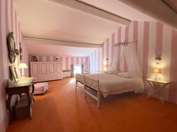 Uzès région : splendide mas du XVIIIe - du chic et du style à la campagne...potentiel exceptionnel pour un p Uzès (30700)