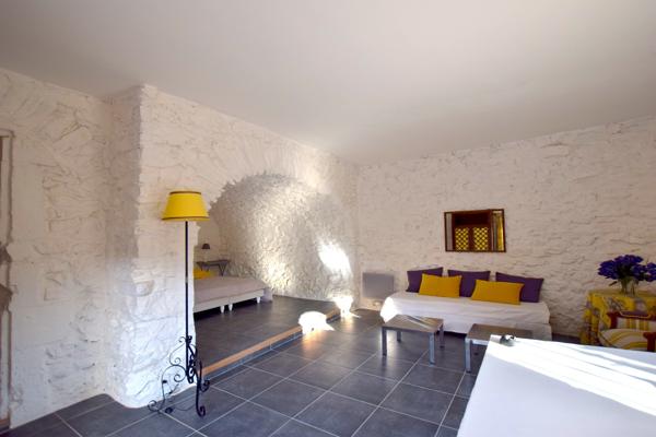 Uzès région : splendide mas du XVIIIe - du chic et du style à la campagne...potentiel exceptionnel pour un p Uzès (30700)