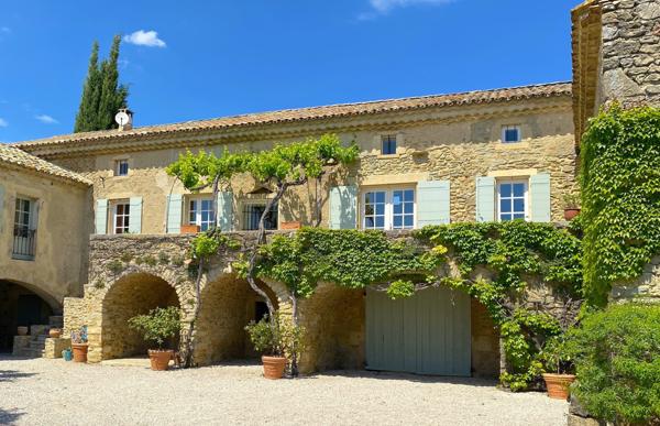 Uzès région : splendide mas du XVIIIe - du chic et du style à la campagne...potentiel exceptionnel pour un p Uzès (30700)