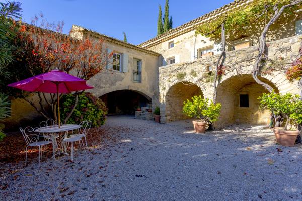 Uzès région : splendide mas du XVIIIe - du chic et du style à la campagne...potentiel exceptionnel pour un p Uzès (30700)