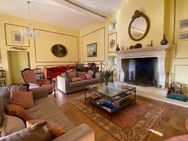 Uzès région : splendide mas du XVIIIe - du chic et du style à la campagne...potentiel exceptionnel pour un p Uzès (30700)