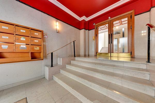 Appartement de 110 m2 en étage élevé avec une vue dégagée et un garage