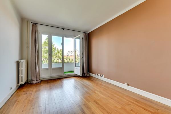 Appartement de 110 m2 en étage élevé avec une vue dégagée et un garage