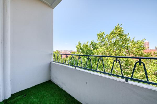 Appartement de 110 m2 en étage élevé avec une vue dégagée et un garage
