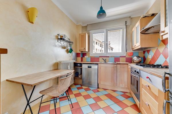 Appartement de 110 m2 en étage élevé avec une vue dégagée et un garage
