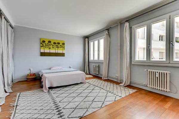 Appartement de 110 m2 en étage élevé avec une vue dégagée et un garage