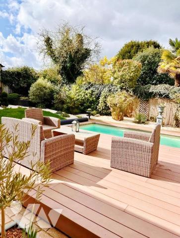 Montfort-sur-Meu – Centre-ville, à deux pas de la gare