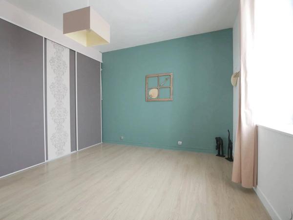 Vente immobilière : Immeuble à Aigrefeuille-d'Aunis  11 pièces 316 m² 562 000 €- Espace Immobilier.