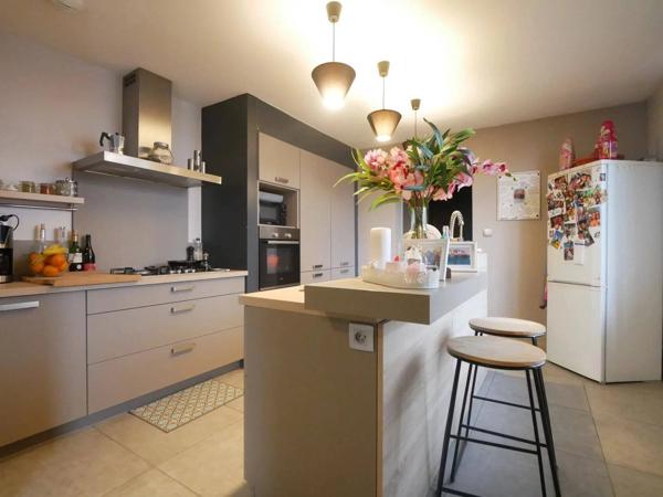 Vente immobilière : Immeuble à Aigrefeuille-d'Aunis  11 pièces 316 m² 562 000 €- Espace Immobilier.