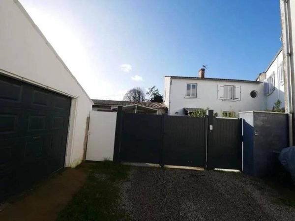 Vente immobilière : Immeuble à Aigrefeuille-d'Aunis  11 pièces 316 m² 562 000 €- Espace Immobilier.