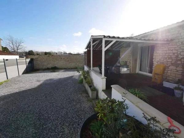 Vente immobilière : Immeuble à Aigrefeuille-d'Aunis  11 pièces 316 m² 562 000 €- Espace Immobilier.