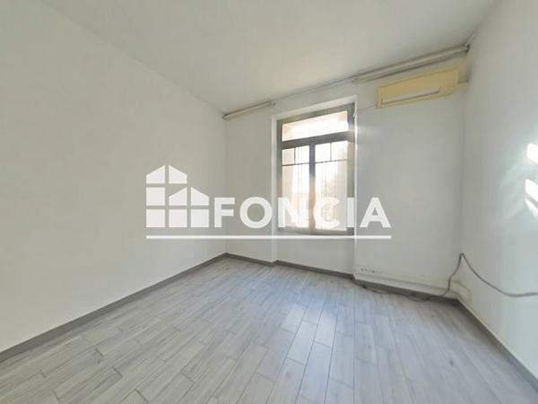 Location Local commercial 5 pièces 101.2 m² - Toulon 83000