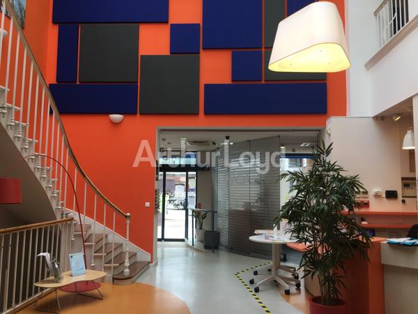 Bureaux à louer à Lens avec cloisonnement extérieur et vitrine en façade