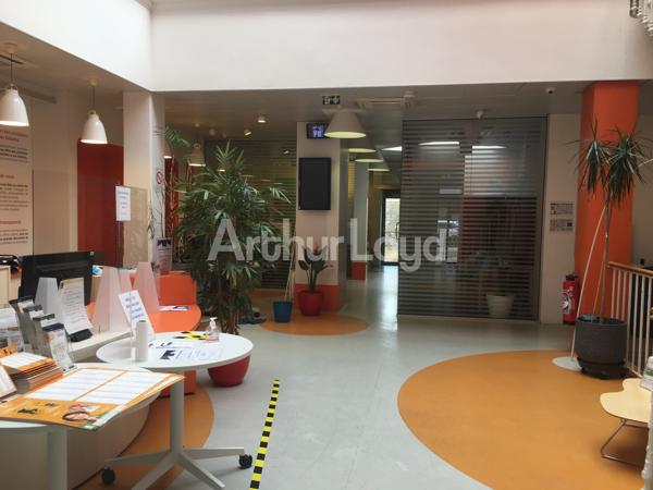 Bureaux à louer à Lens avec cloisonnement extérieur et vitrine en façade