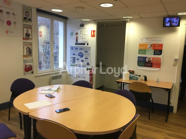 Bureaux à louer à Lens avec cloisonnement extérieur et vitrine en façade