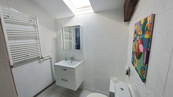 Maison en pierre sur joli terrain arboré et vallonné à Saint Martin des Fontaines