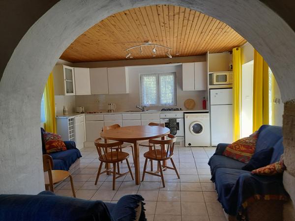 Maison en pierre sur joli terrain arboré et vallonné à Saint Martin des Fontaines