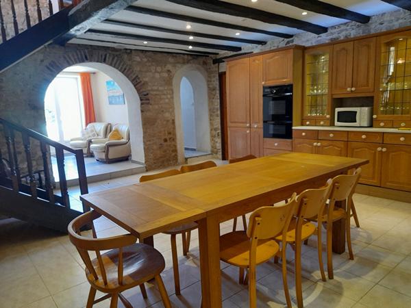 Maison en pierre sur joli terrain arboré et vallonné à Saint Martin des Fontaines