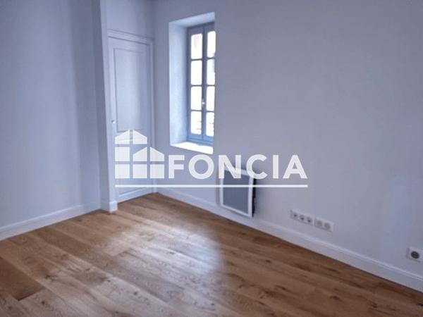 Location Studio 28 m² - 2-4-6 PLACE DES FAINEANTS Grasse 06130