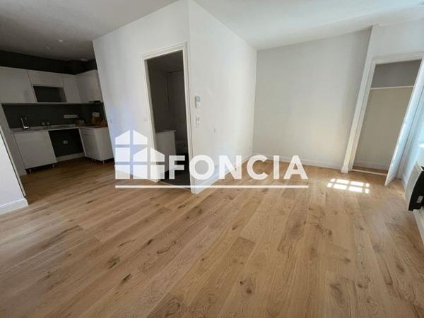 Location Studio 28 m² - 2-4-6 PLACE DES FAINEANTS Grasse 06130