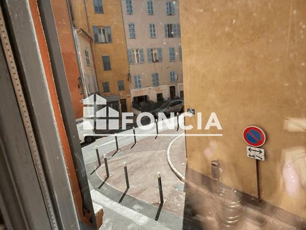 Location Studio 28 m² - 2-4-6 PLACE DES FAINEANTS Grasse 06130