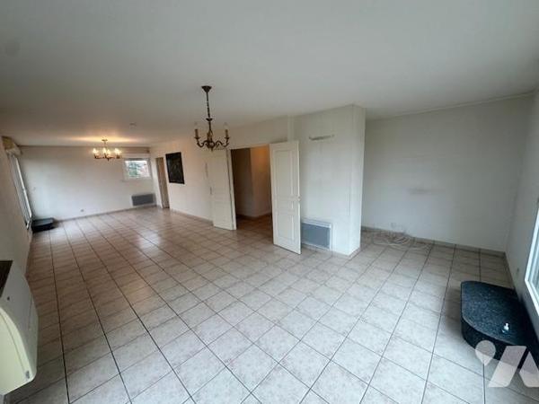 APPARTEMENT AMIENS, type 4 avec terrasse de 70m², stationnements, TRES RARE