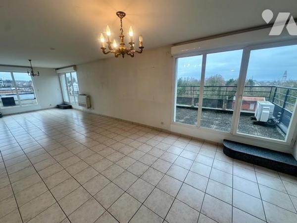 APPARTEMENT AMIENS, type 4 avec terrasse de 70m², stationnements, TRES RARE