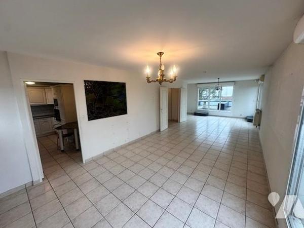 APPARTEMENT AMIENS, type 4 avec terrasse de 70m², stationnements, TRES RARE