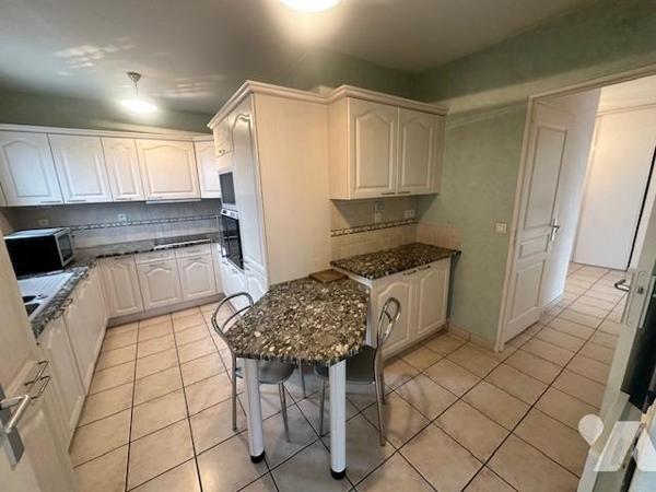 APPARTEMENT AMIENS, type 4 avec terrasse de 70m², stationnements, TRES RARE