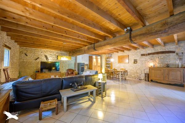Maison à vendre 379 080 € Sainte-Soulle 5 p 196 m² DPE E
