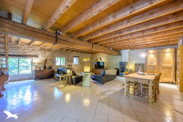 Maison à vendre 379 080 € Sainte-Soulle 5 p 196 m² DPE E