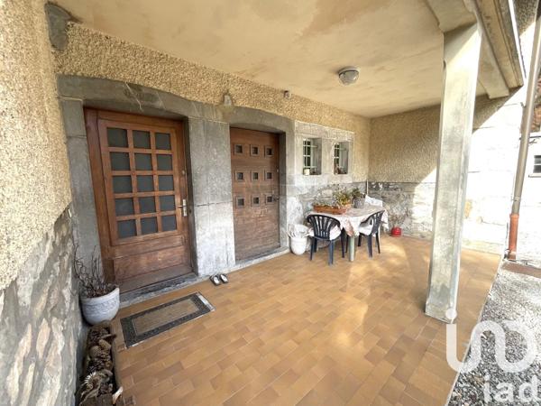 Maison traditionnelle 9 pièces de 289 m² à Magland (74300)