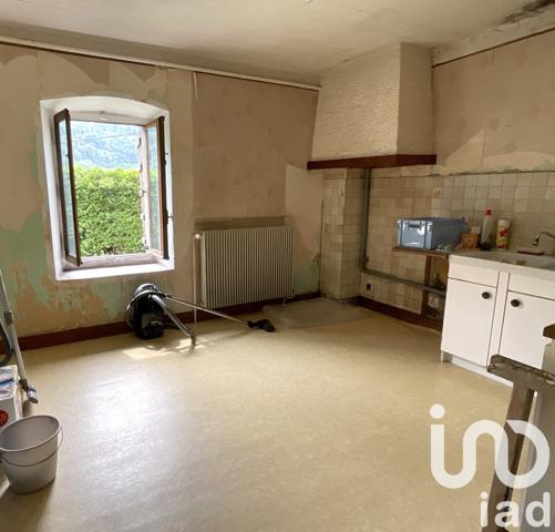 Maison traditionnelle 9 pièces de 289 m² à Magland (74300)