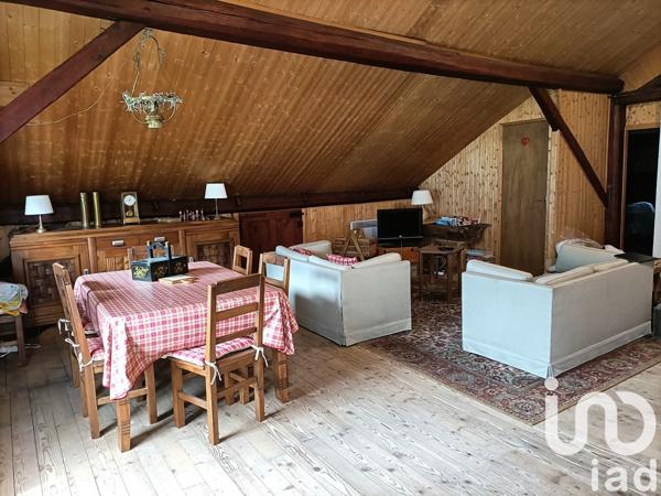 Maison traditionnelle 9 pièces de 289 m² à Magland (74300)