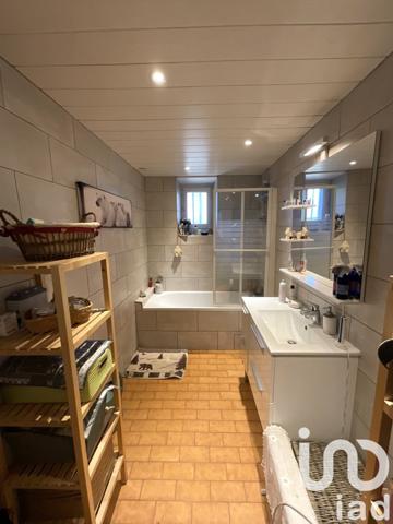 Maison traditionnelle 9 pièces de 289 m² à Magland (74300)