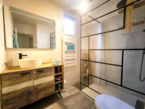 Maison familiale rénovée de 114 m² avec garage et terrain dans quartier calme de Carcassonne