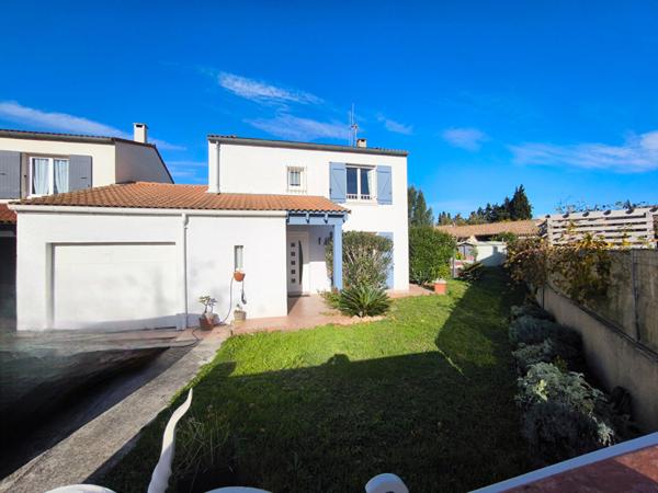 Maison familiale rénovée de 114 m² avec garage et terrain dans quartier calme de Carcassonne