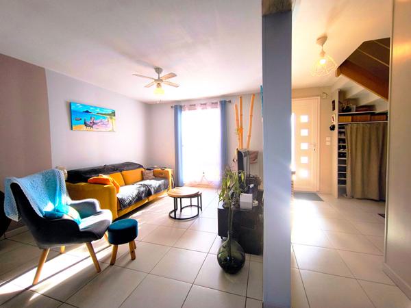 Maison familiale rénovée de 114 m² avec garage et terrain dans quartier calme de Carcassonne